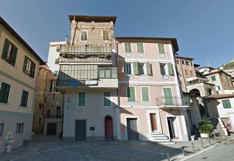 Chiesa nella piazza