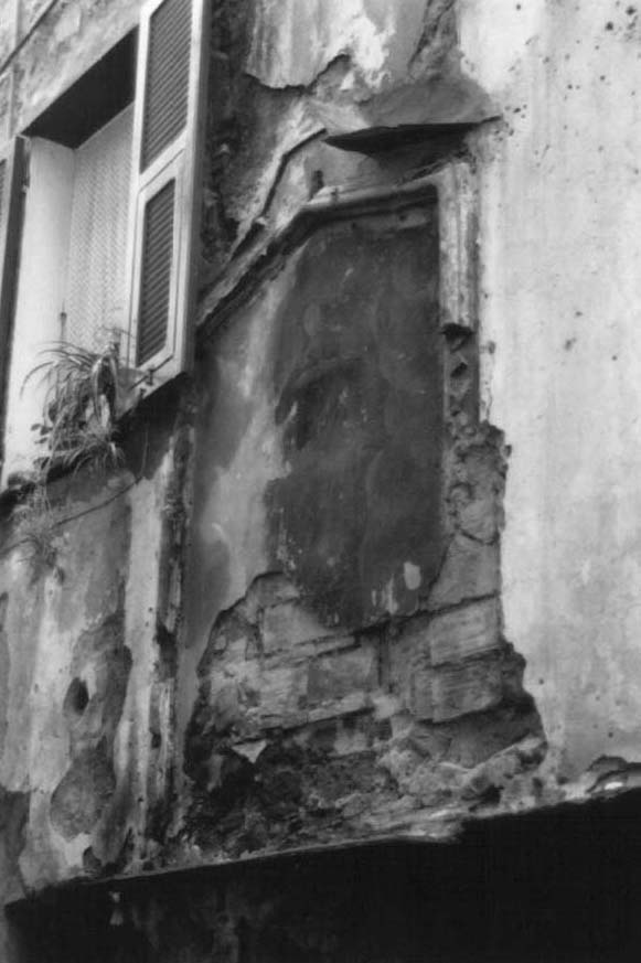 Casa con edicola votiva