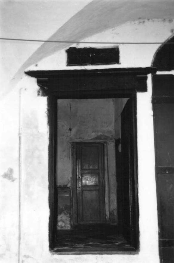 Casa con portale
