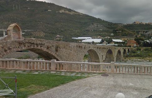 PONTE MEDIEVALE SU TORRENTE ARGENTINA