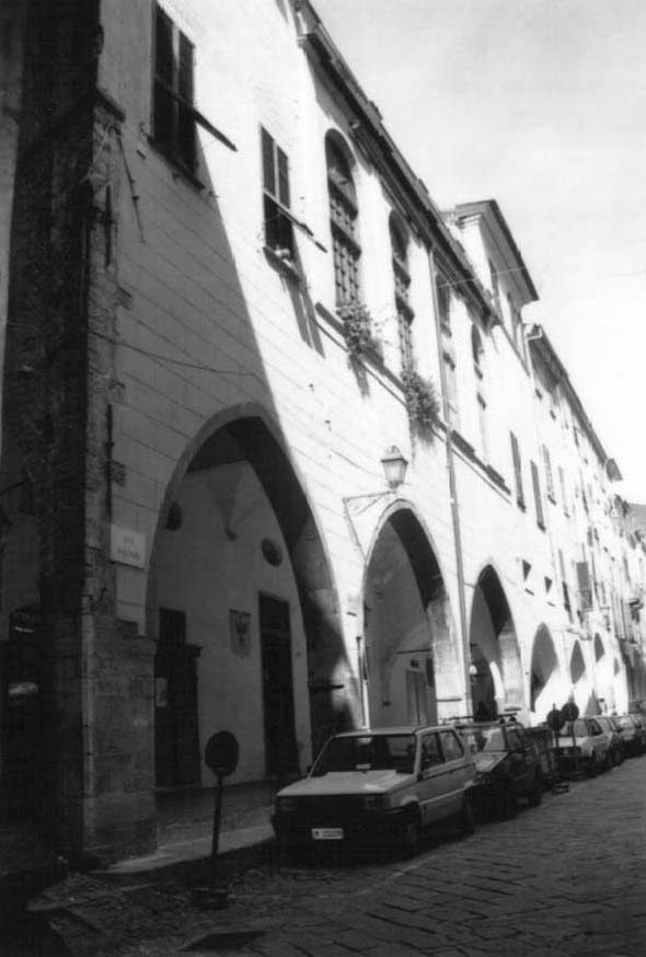 Portici in via Soleri
