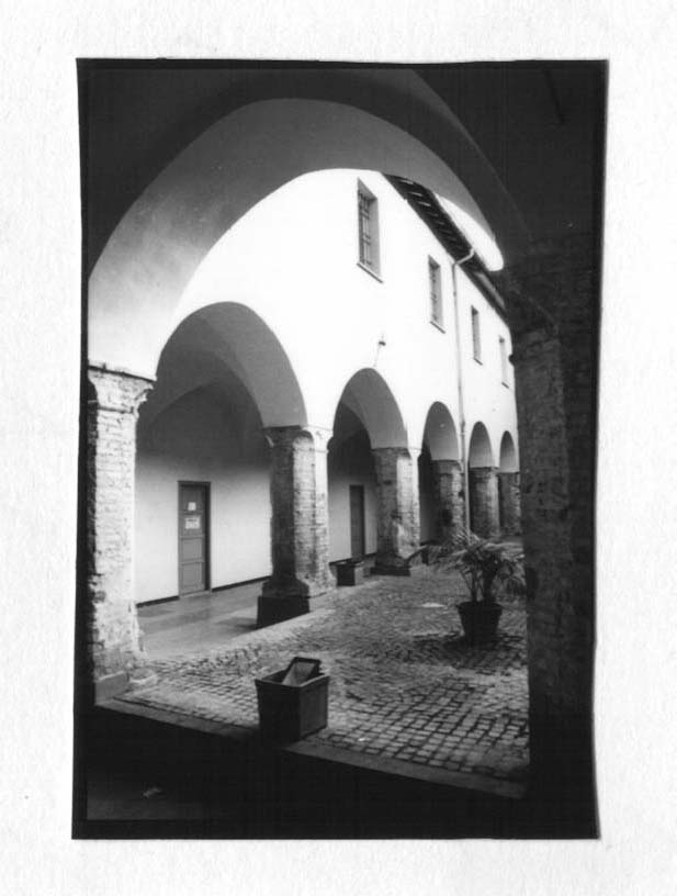 Antico chiostro di S.Agostino , parrocchiale)