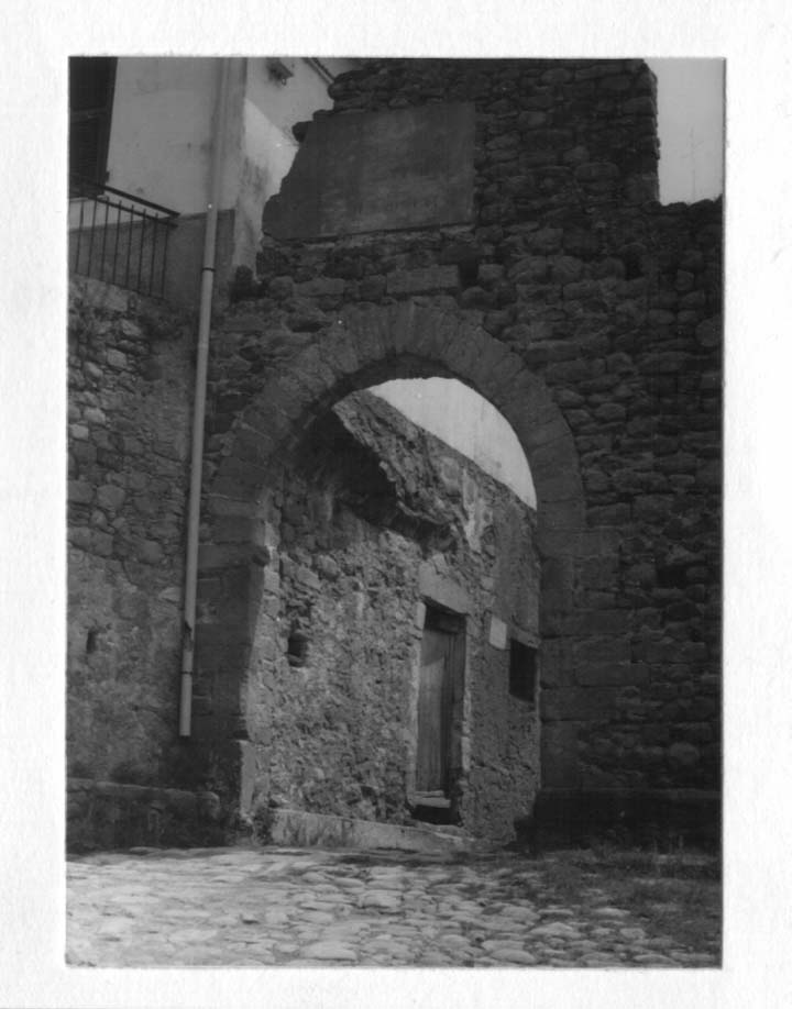 Porta dell'antico borgo