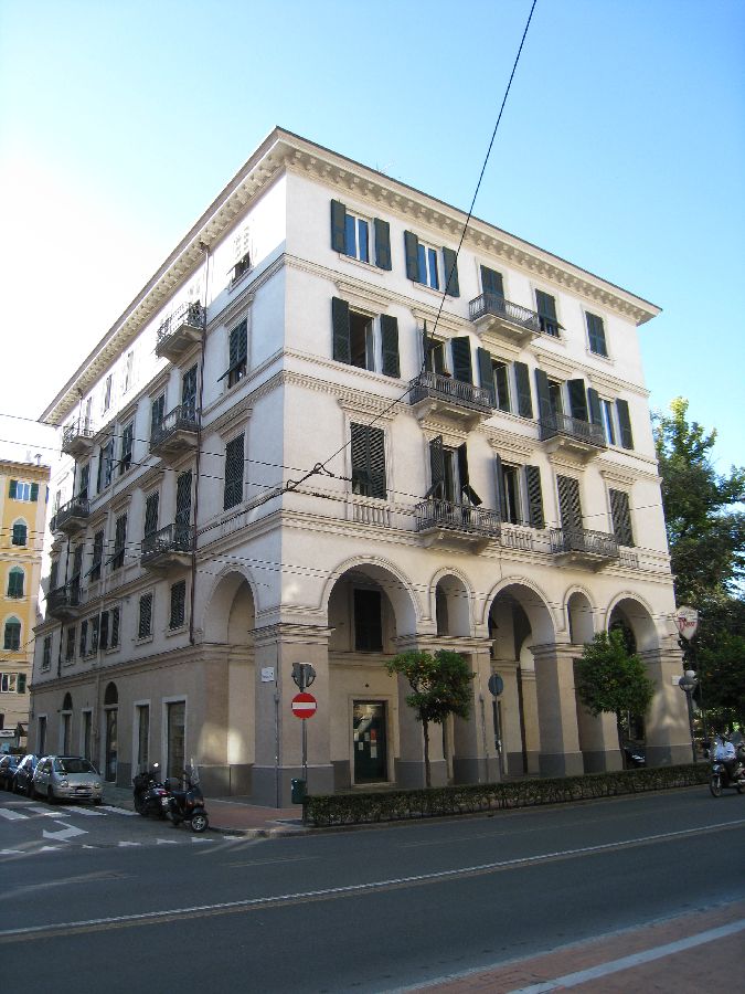 Casa "Ester e Anna Massà"
