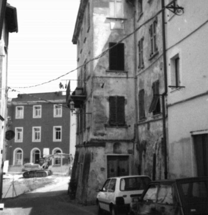 [Casa privata in via Mazzini, 100]
