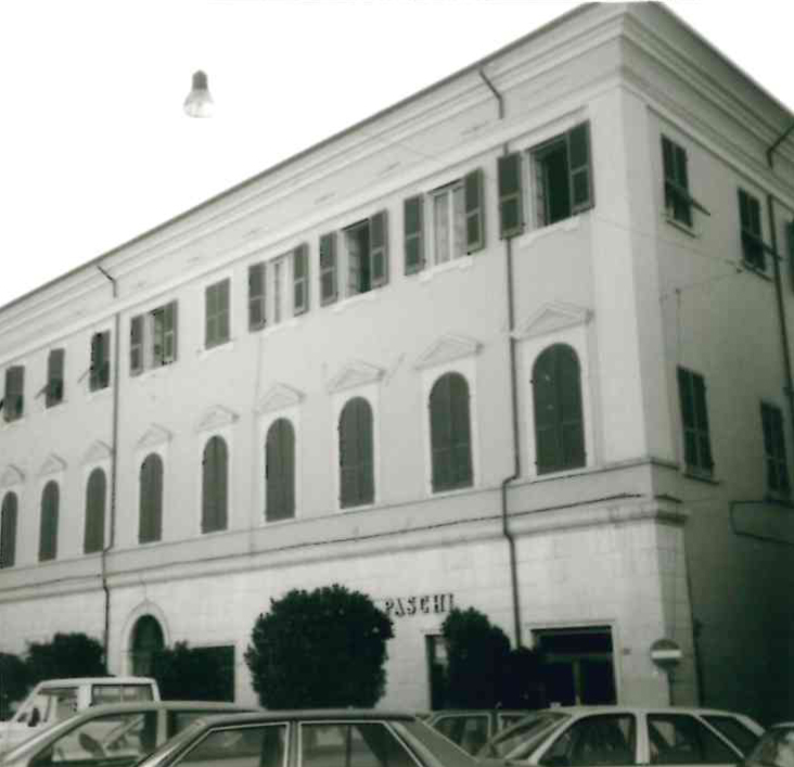 [Palazzo in piazza Garibaldi 1-8]