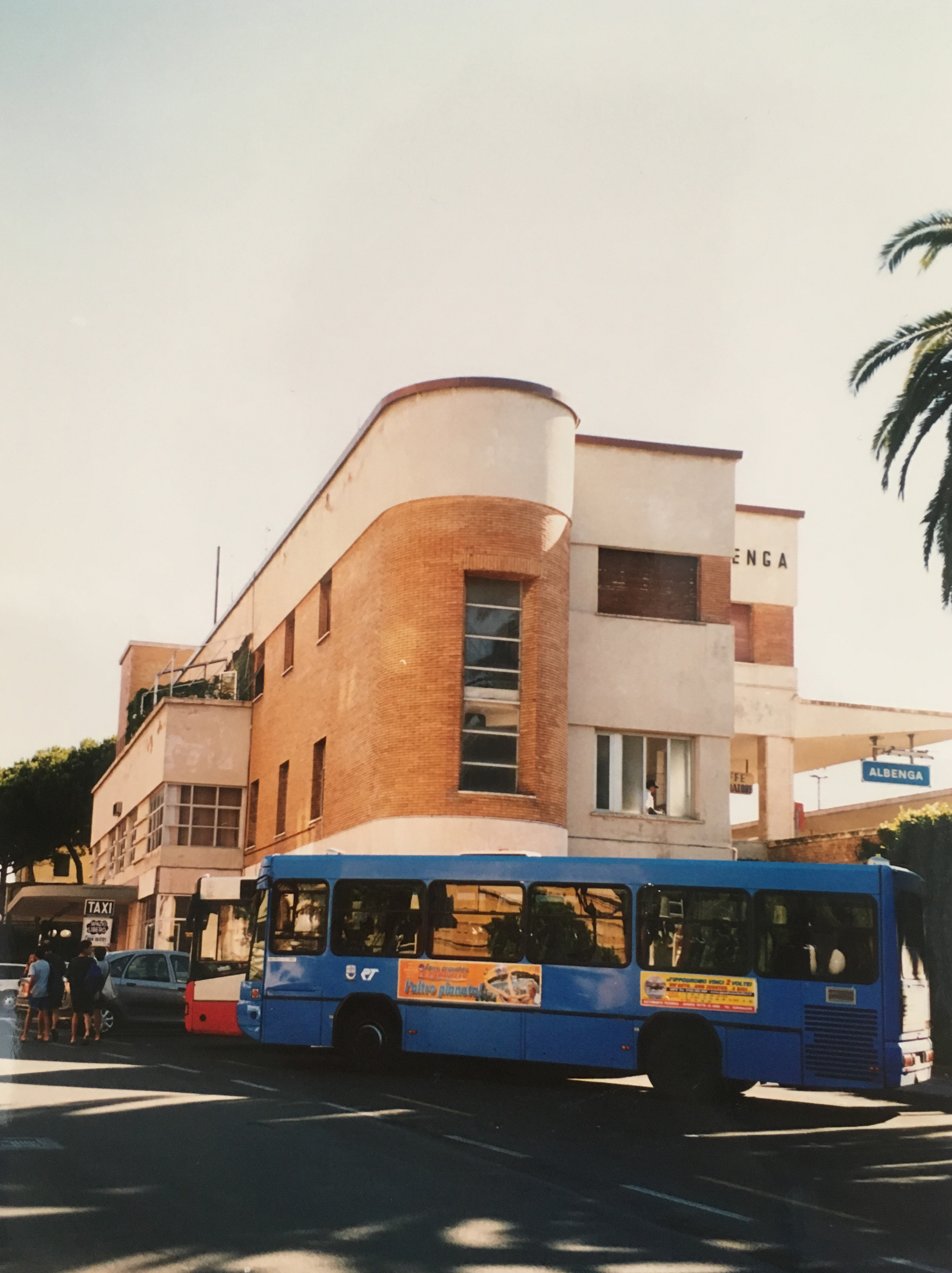 Stazione ferroviaria di Albenga