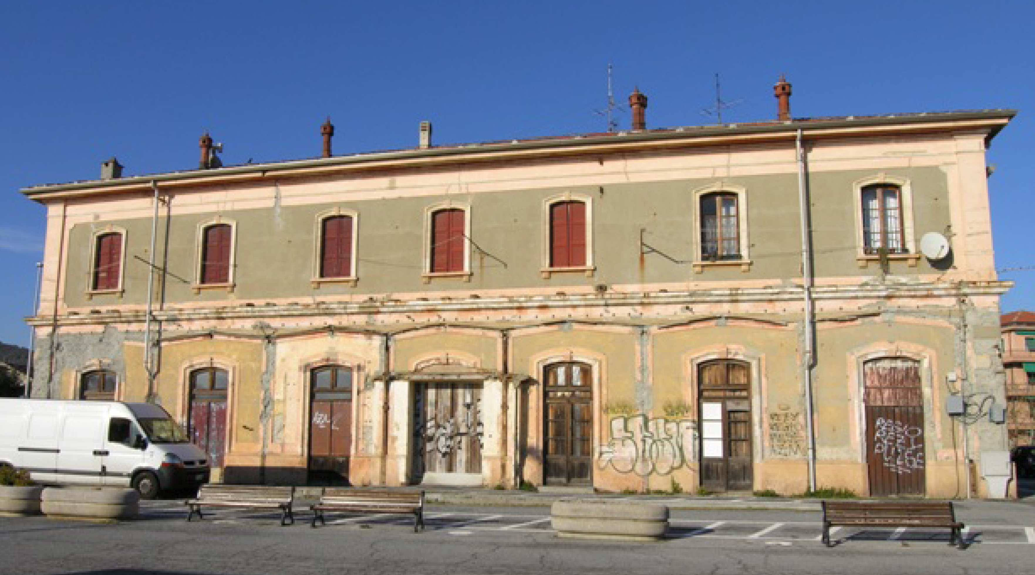 Fabbricato viaggiatori FF.SS