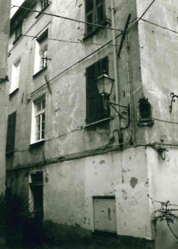 Casa con due aquile austriache in facciata