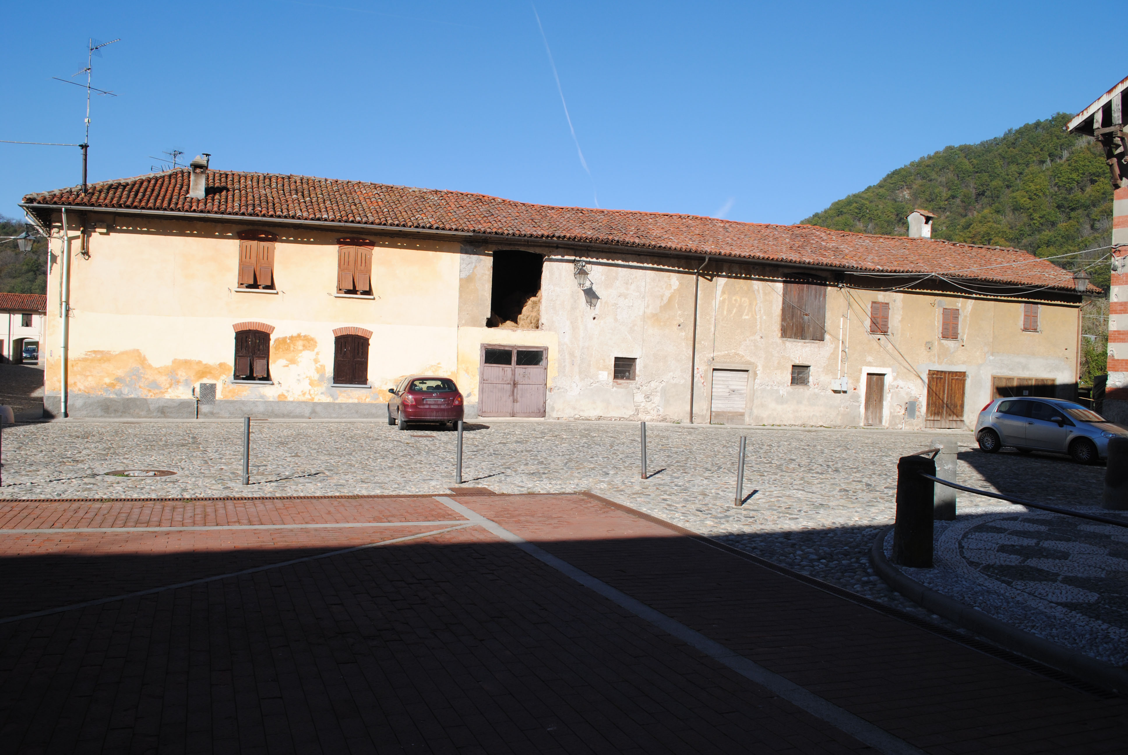 Parco pertinenza chiesa di Ferrania e Villa Mari