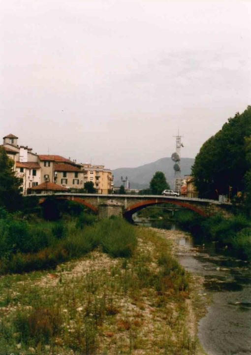 ponte fra Via Castellani e Via Garibaldi