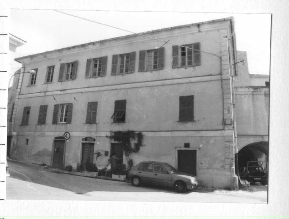 Casa legata allìasilo Barusso
