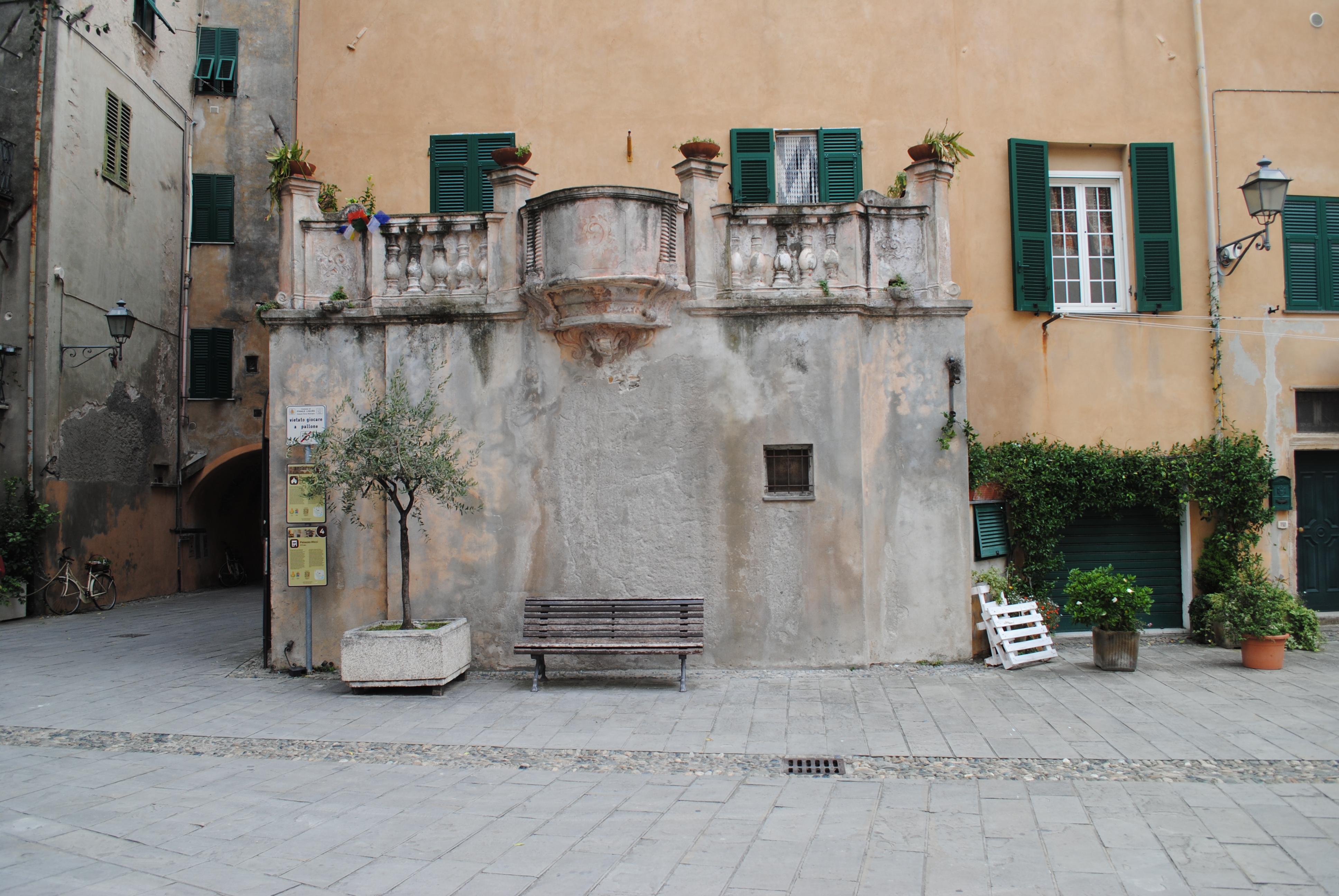 Poggiolo casa vicino chiesa S. Caterina