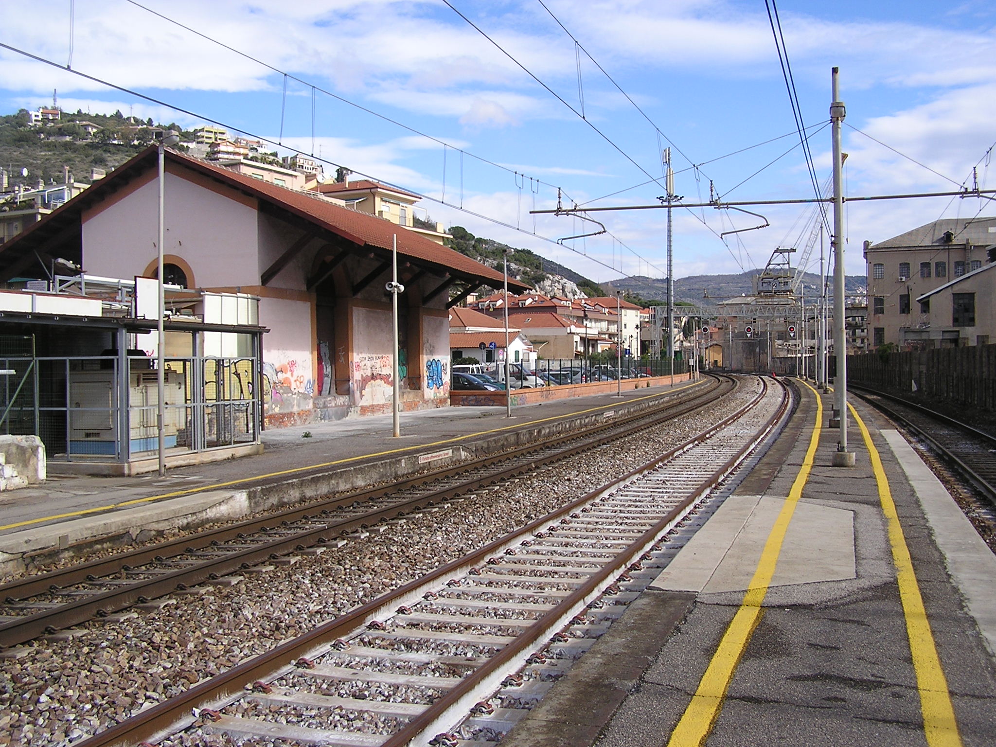 Ex magazzino merci ed area di pertinenza