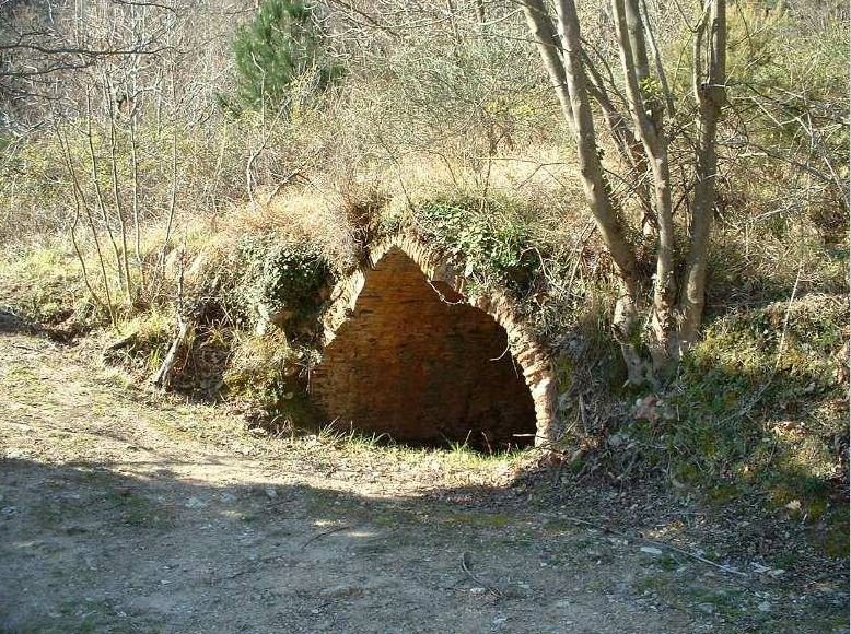 Fornace e magazzino con terreni pertinenziali