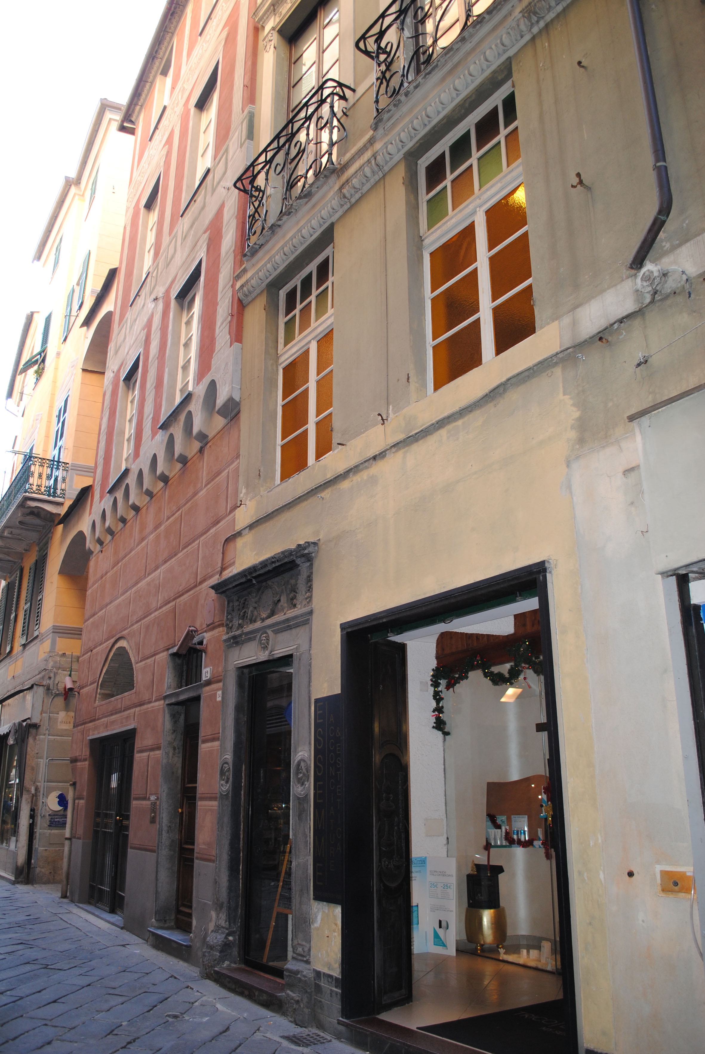 [Casa in via Pia 10, 28r, 30r, 32r, 34r]