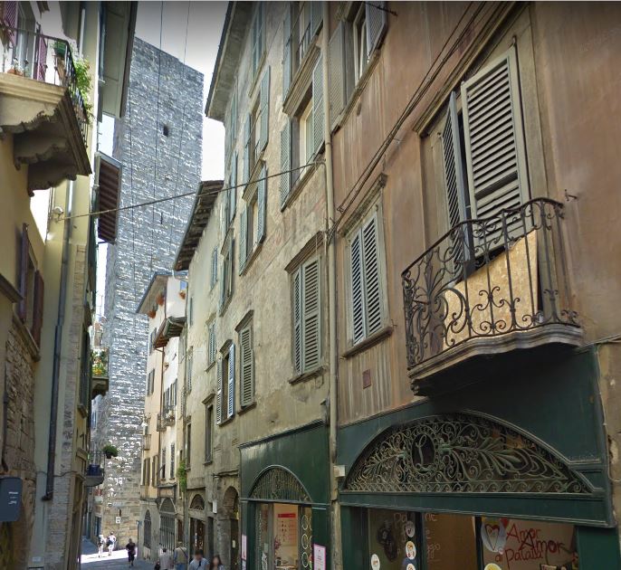 Casa detta "Domus Mercatorum"