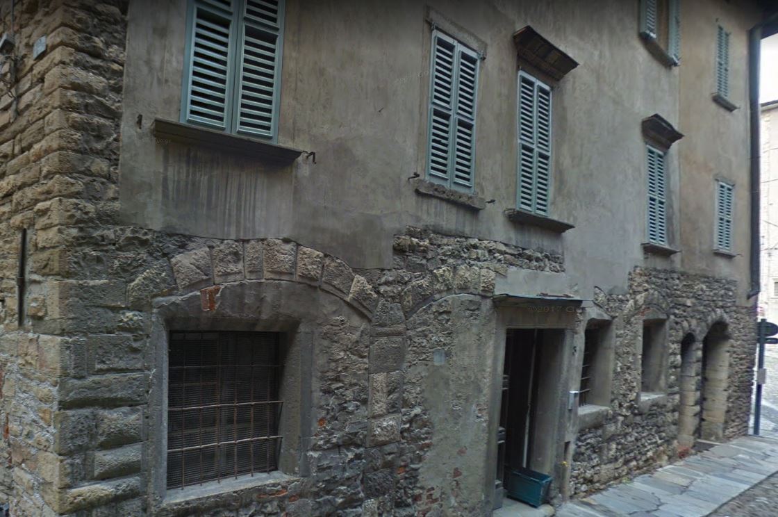 Casa ex banca diocesana