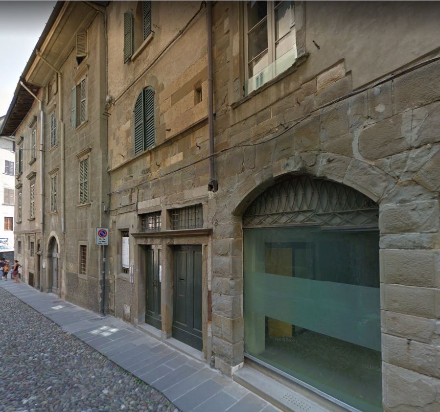 Case medioevali con avanzi di affreschi