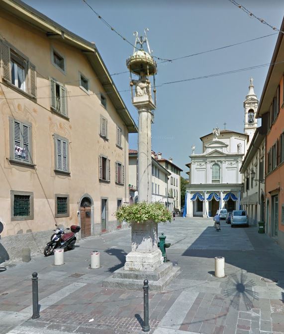 Colonna al viale del Santuario di S. Caterina