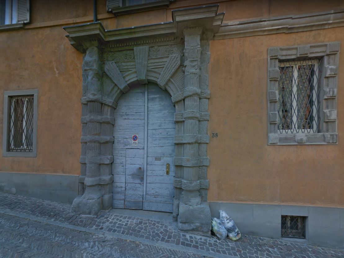 Portale nella casa già Parsi, al Pozzo Bianco