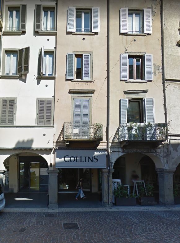 Portico della casa di piazza Pontida
