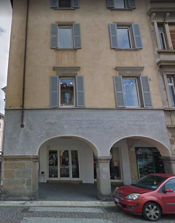 Portico della casa di piazza Pontida