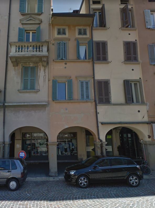 Portico della casa in piazza Pontida