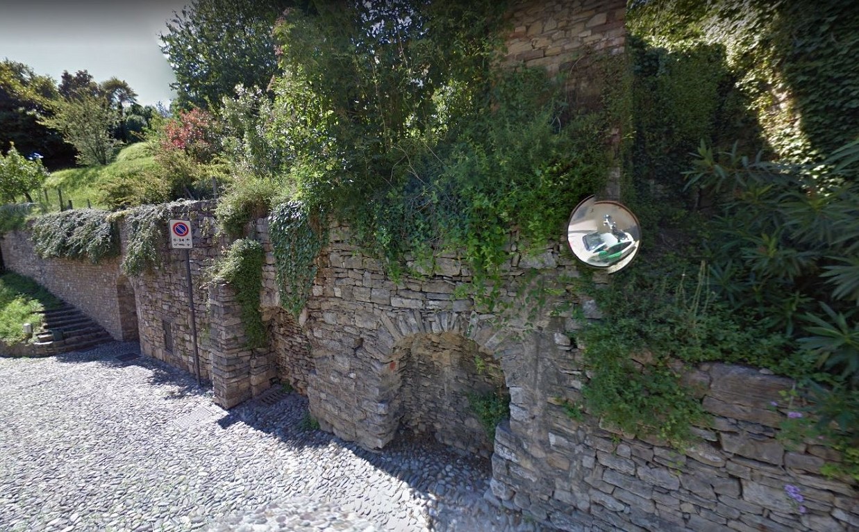 Stongarda di Borgo Canale , fortificata)