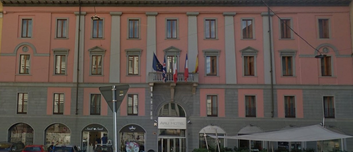 casa in largo Porta Nuova 12 )