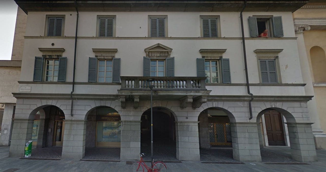 facciata della casa parrocchiale di S. Anna