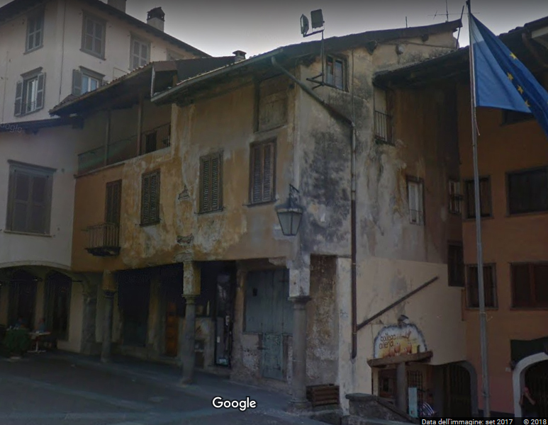 casa in piazza dell'Orologio 30