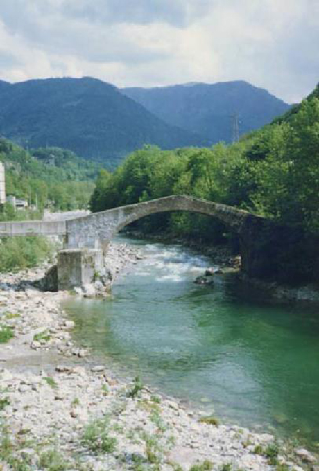 Ponte delle capre sul fiume Brembo