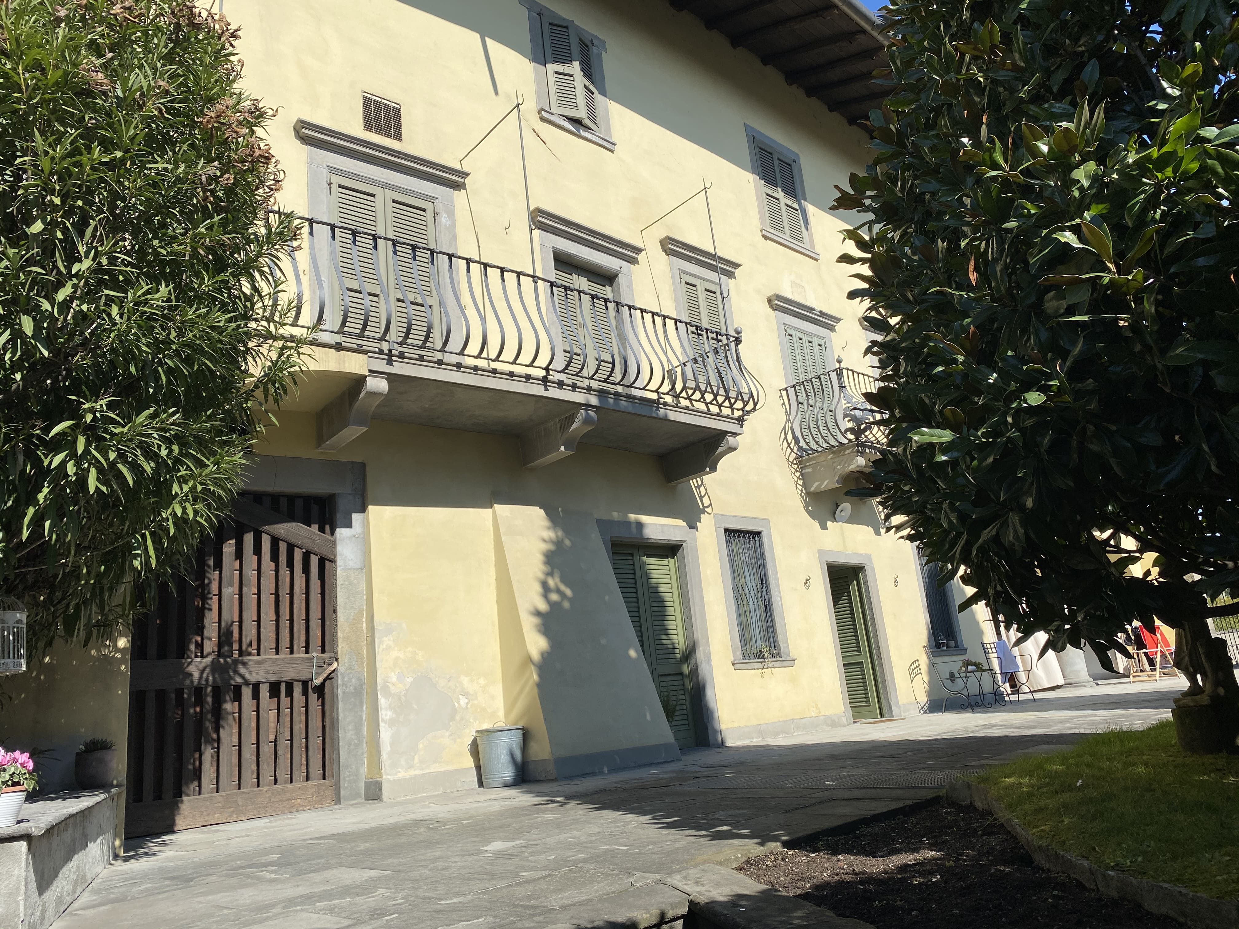 Casa con giardino in via Suardo