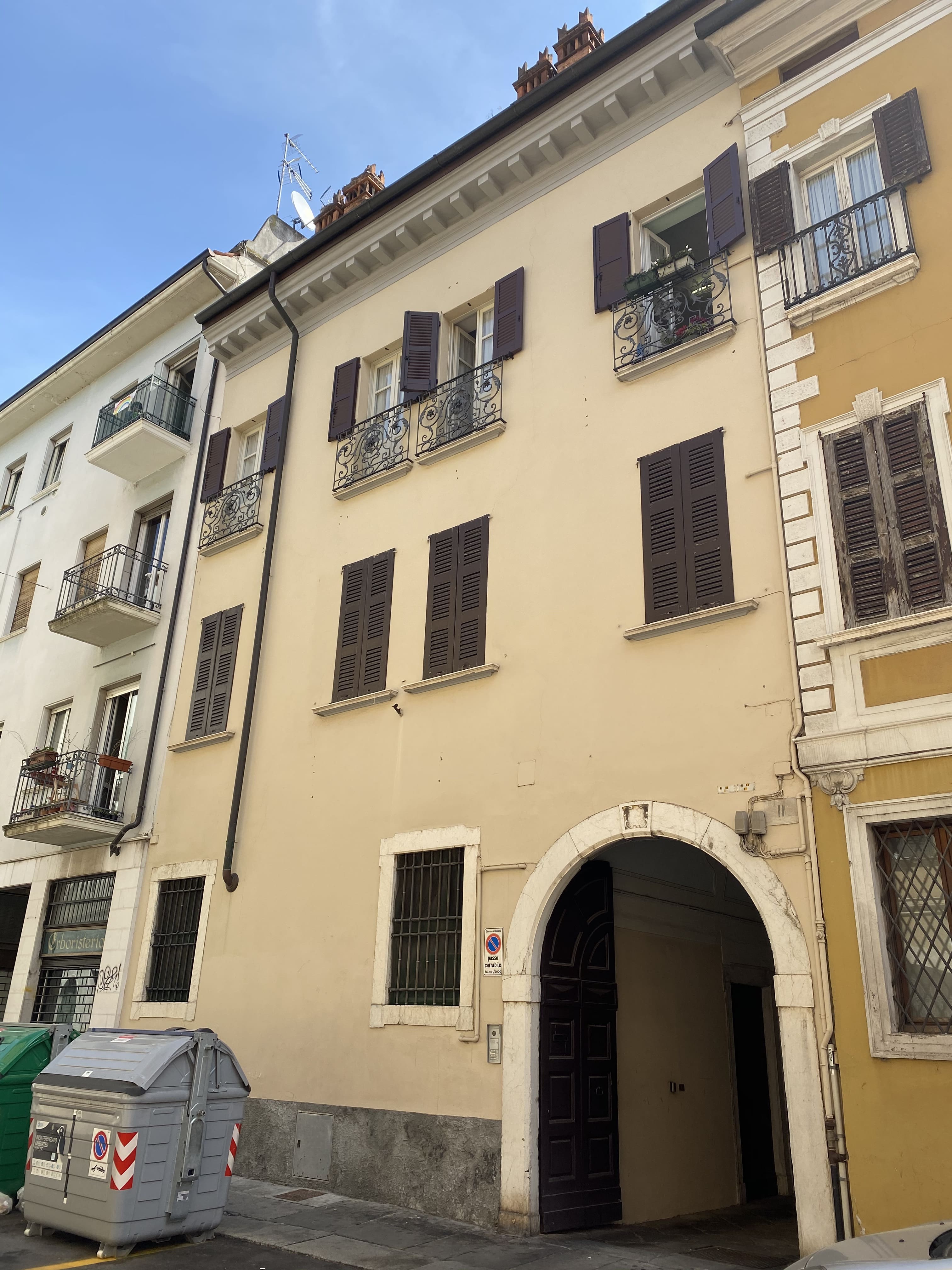 Casa in Contrada delle Bassiche, 11