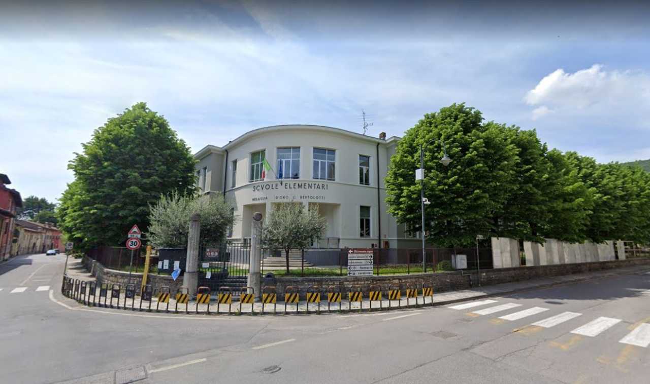 Scuole elementari di Nuvolento alla medaglia d'oro G. Bertolotti