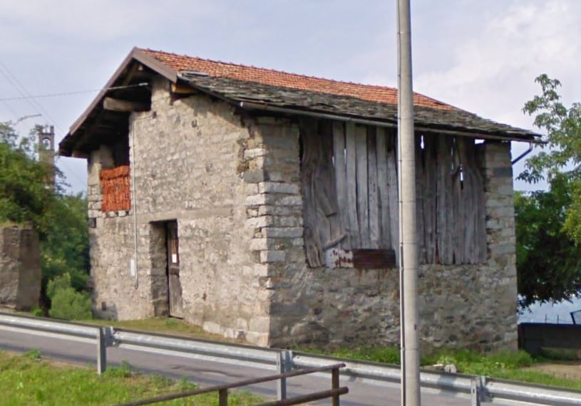 Fabbricato rurale sito in frazione Garda