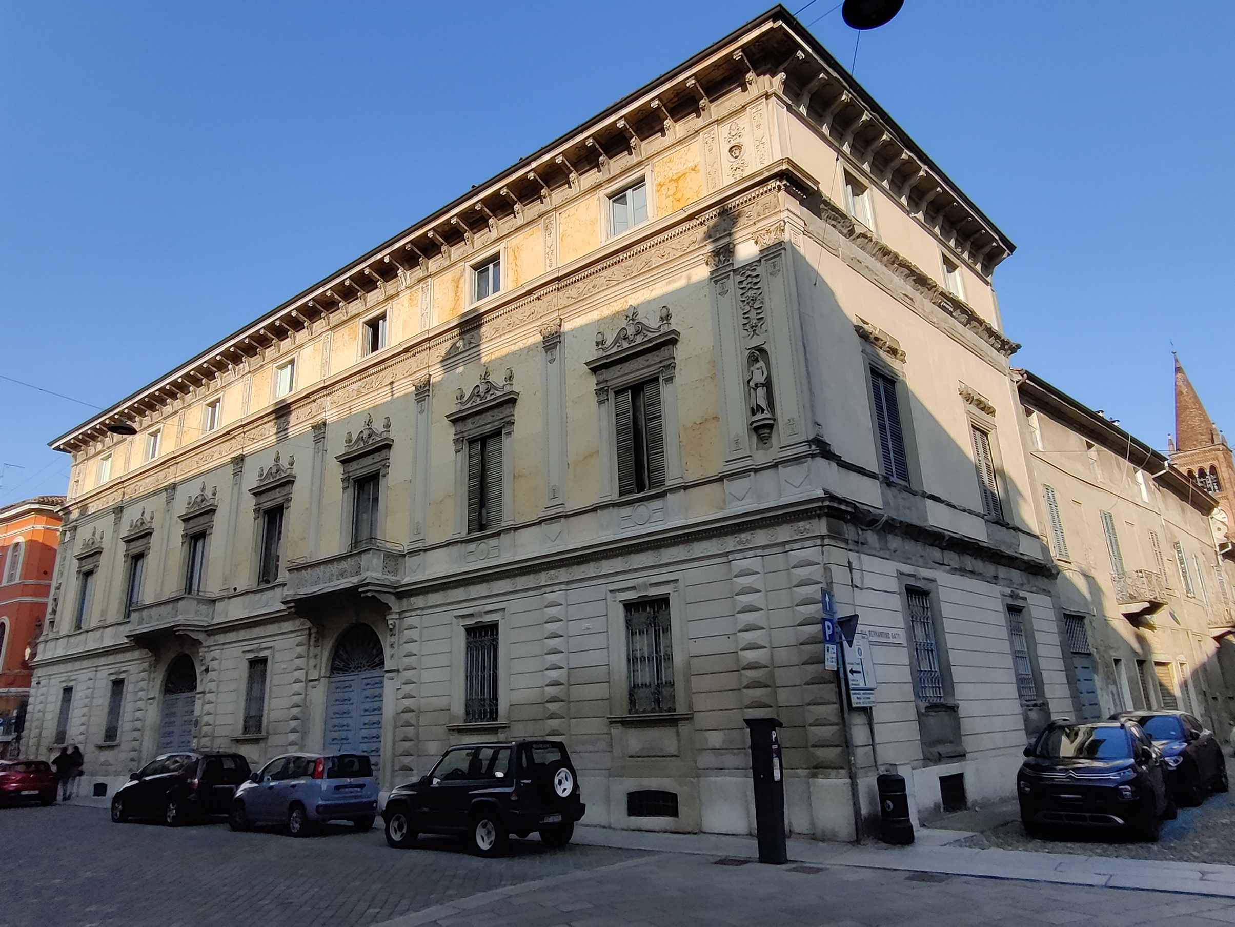 [Palazzo in Corso Giacomo Matteotti, 62]