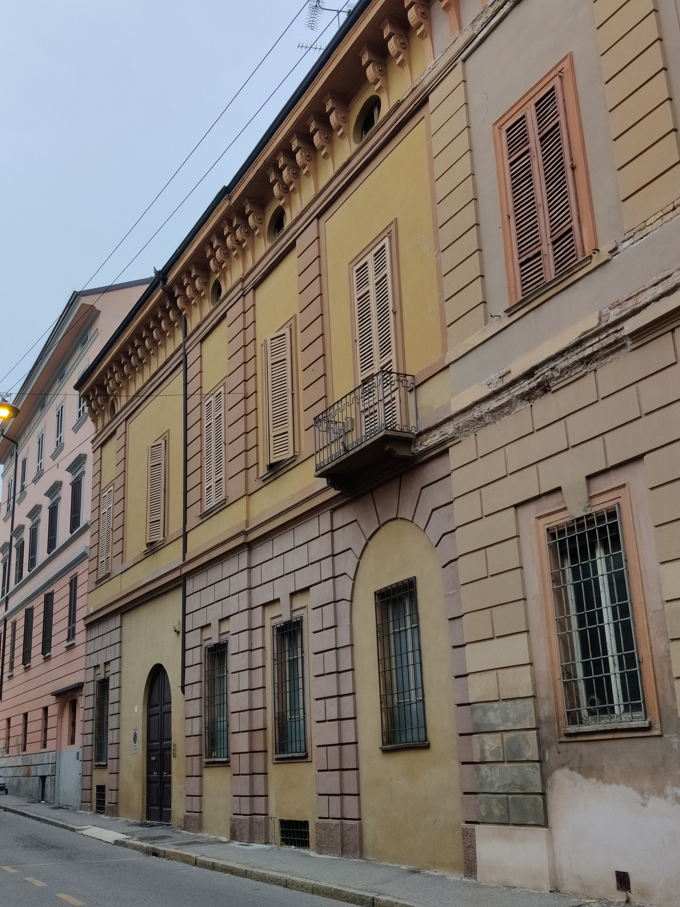 [Palazzo in via Ferrante Aporti, 4]