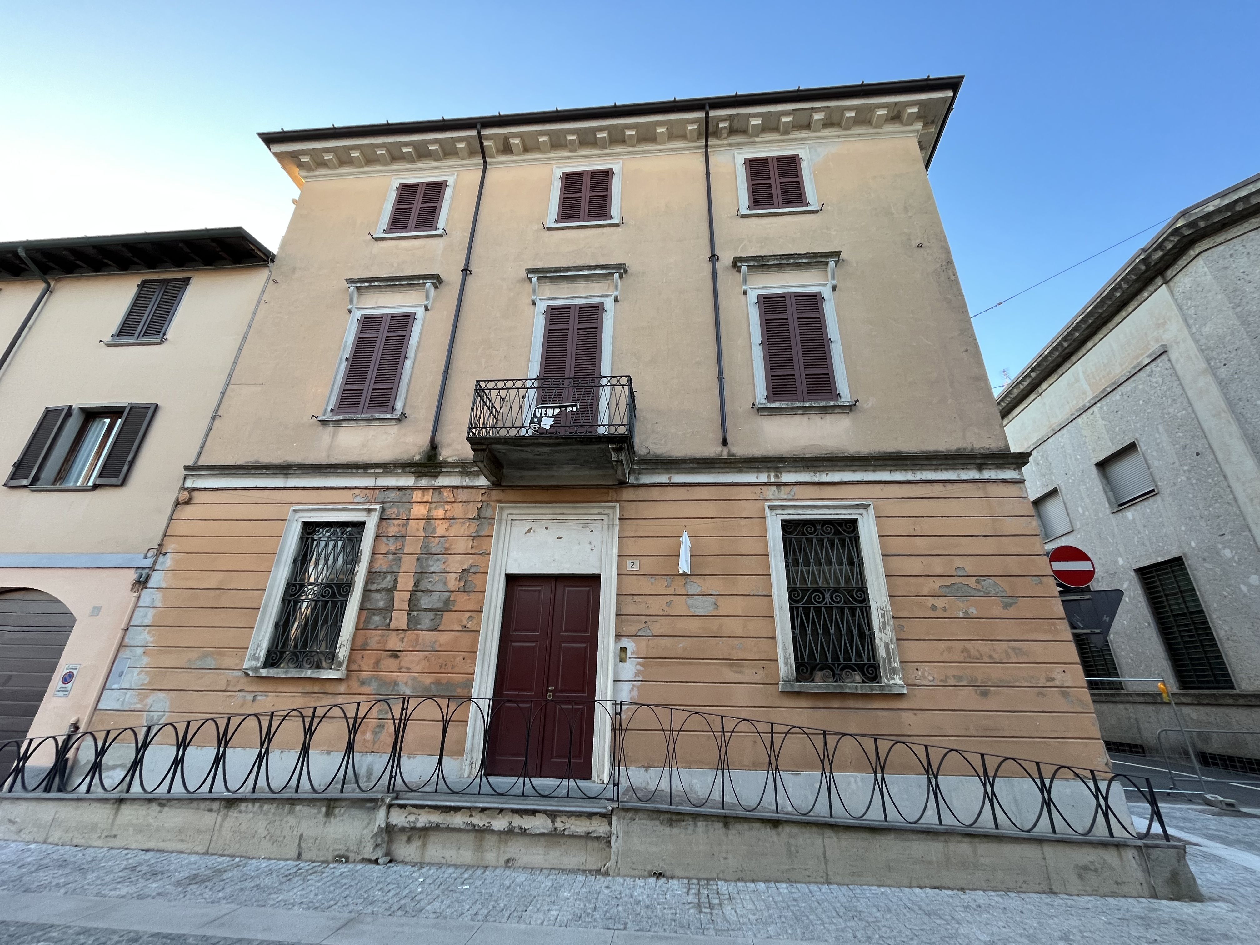 Palazzo in Via Bertesi angolo Via Marconi