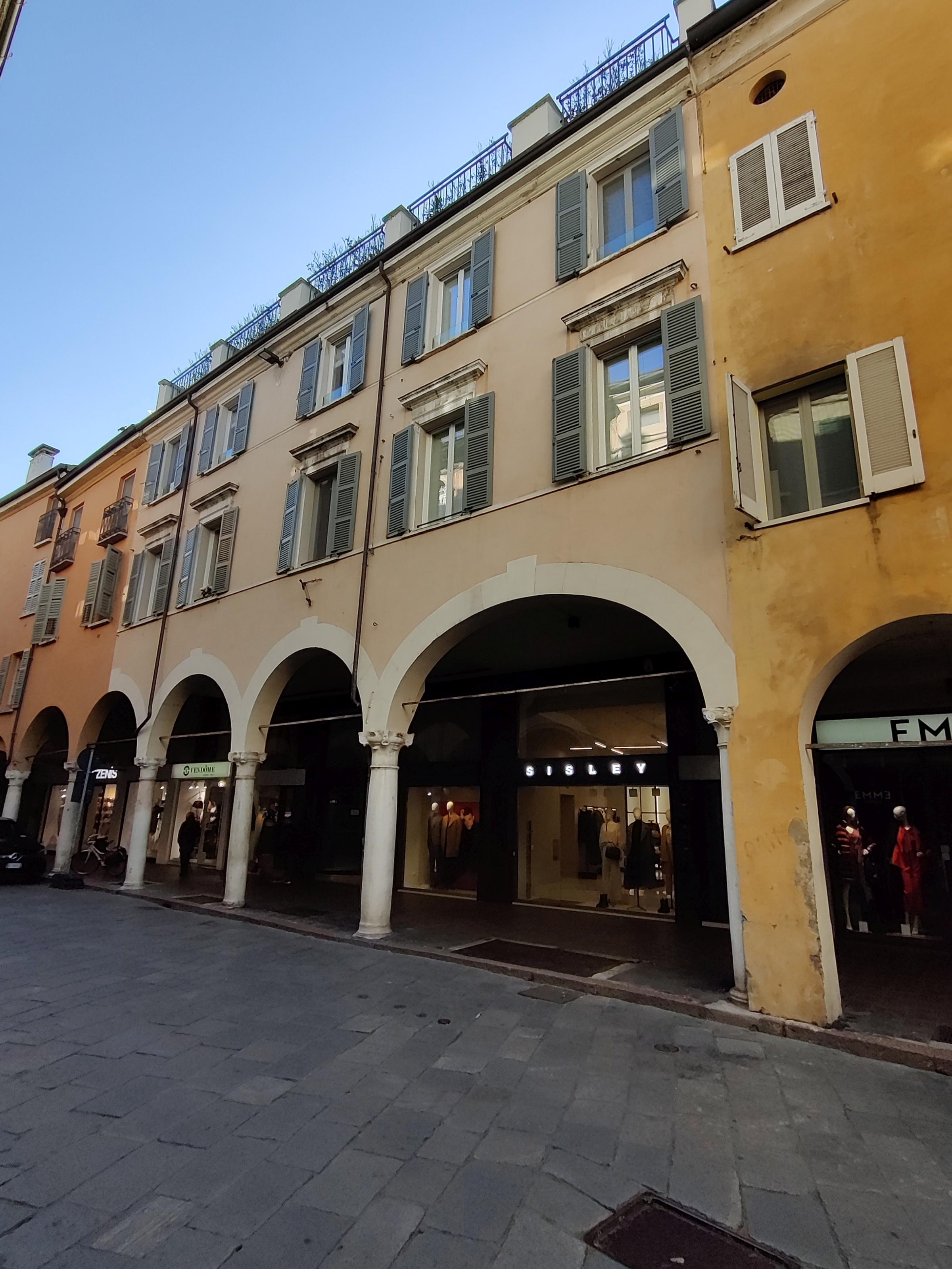 [Casa con portici in corso Umberto I, 59]