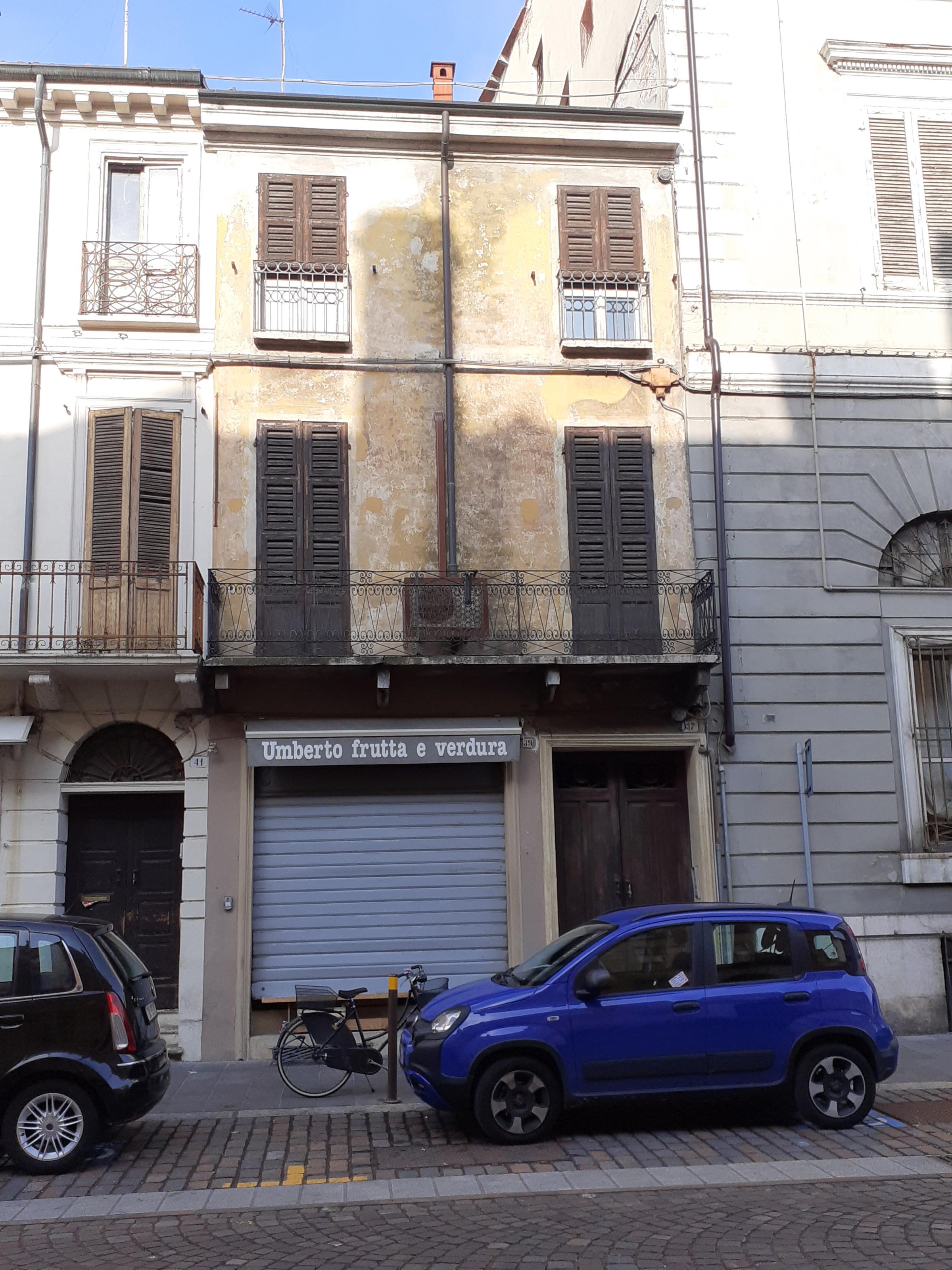 [Casa in corso Vittorio Emanuele 37, 39]