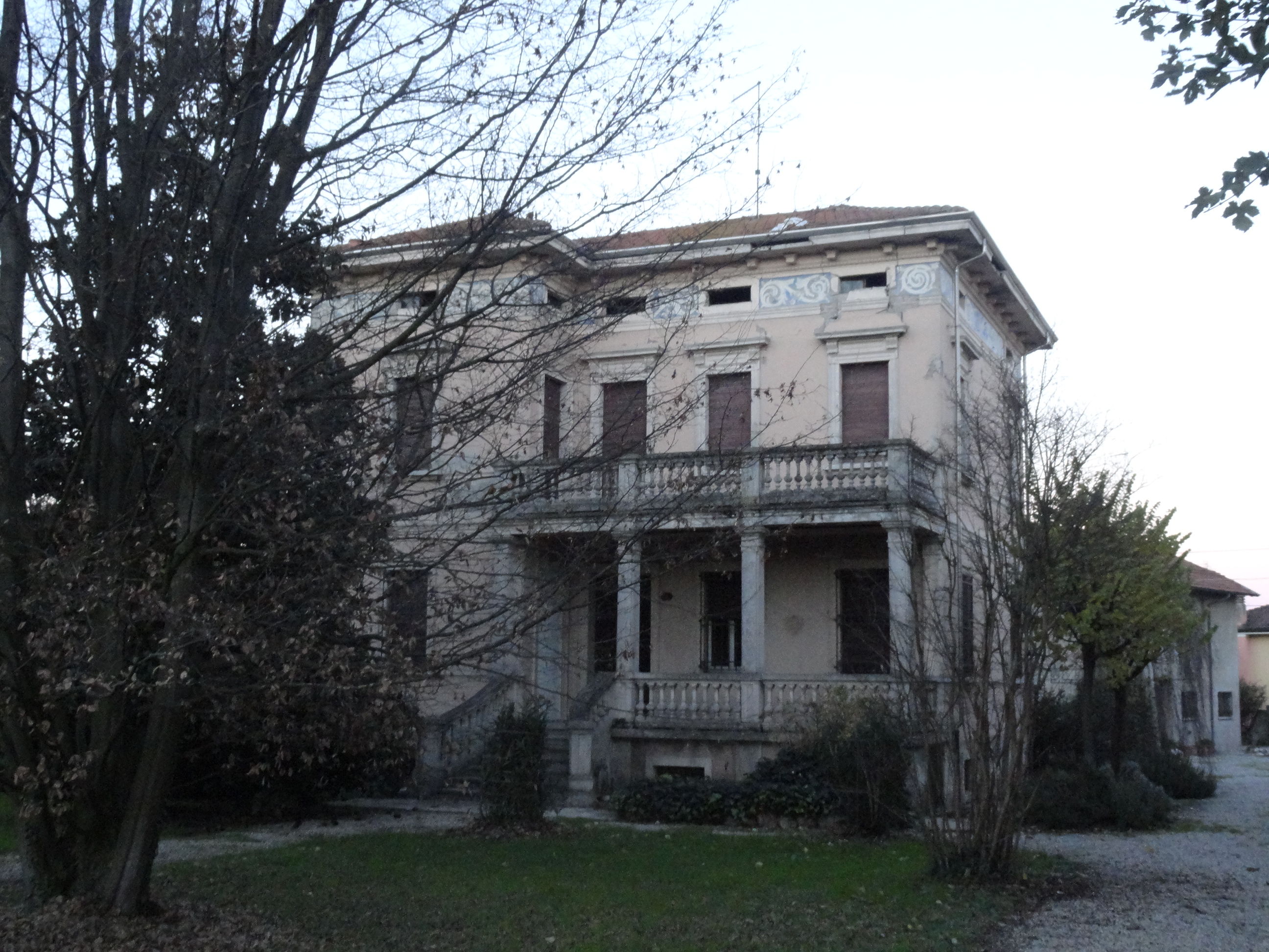 villa in via De Amicis