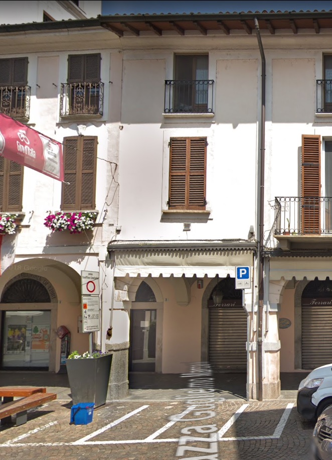 Facciata e portici di casa in piazza Marconi 4