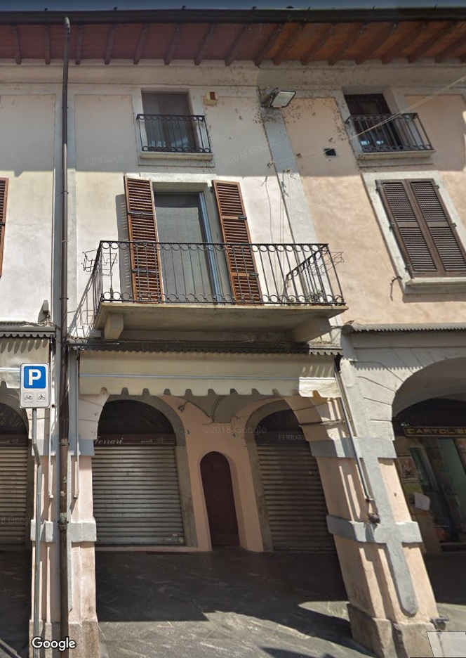 Facciata e portici di casa in piazza Marconi 5