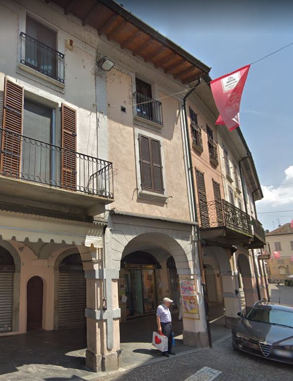 Facciata e portici di casa in piazza Marconi 6