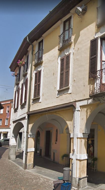 Facciate e portico di casa in piazza Marconi 67