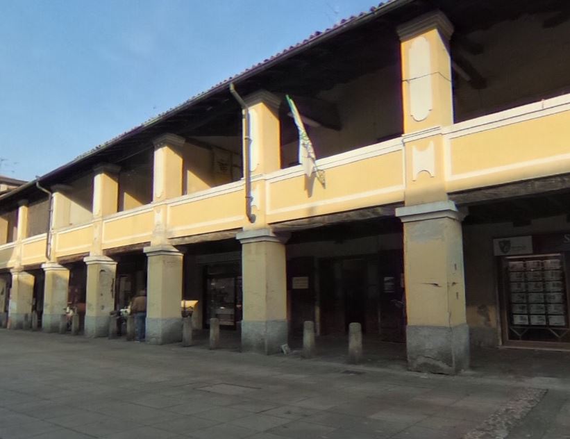 Portico con loggia in via Mazzini