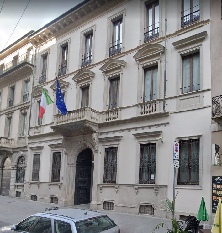 Casa Orsini, facciata e cortile