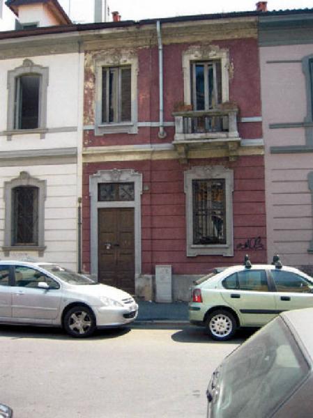Edificio in via Carlo Poerio, 28